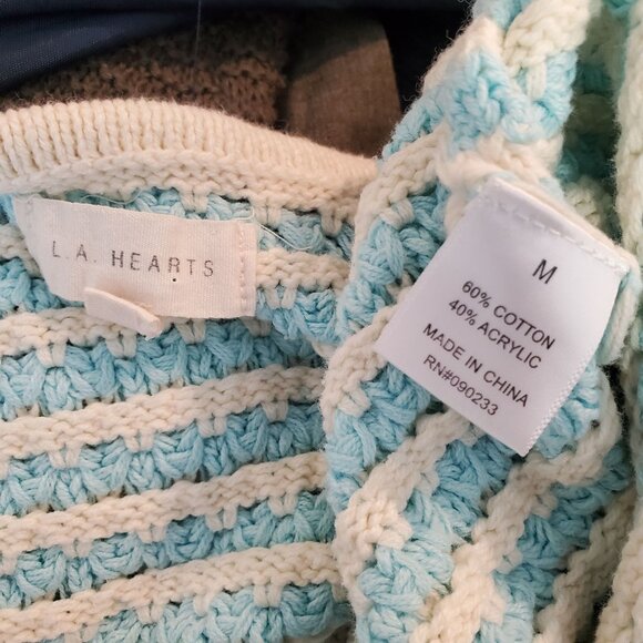LA Hearts Lovely Blue Cream Cropped Sweater Tank Top Scalloped Hem Med - Picture 10 of 11